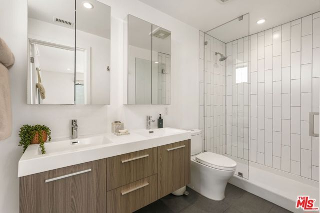 3724 Vinton Avenue, Los Angeles, CA 90034