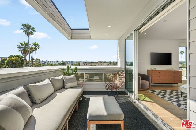 3724 Vinton Avenue, Los Angeles, CA 90034
