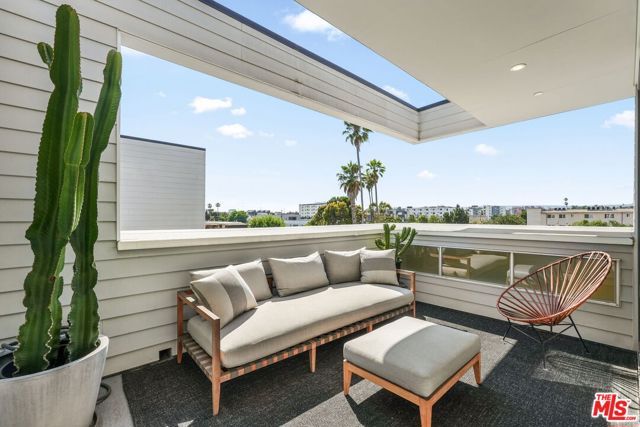 3724 Vinton Avenue, Los Angeles, CA 90034