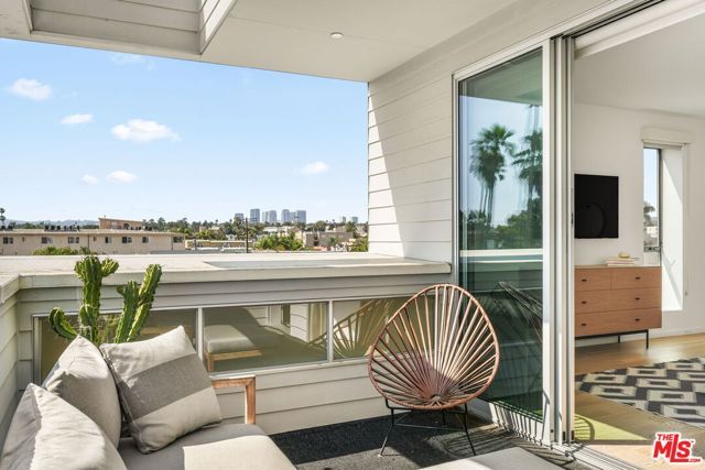 3724 Vinton Avenue, Los Angeles, CA 90034