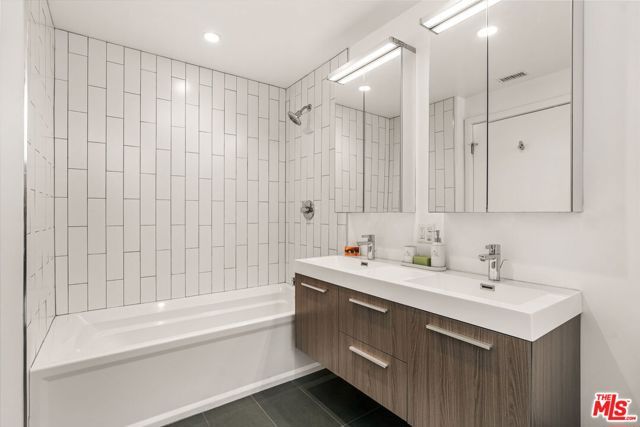 3724 Vinton Avenue, Los Angeles, CA 90034