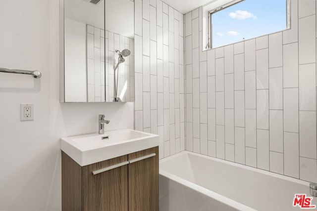 3724 Vinton Avenue, Los Angeles, CA 90034