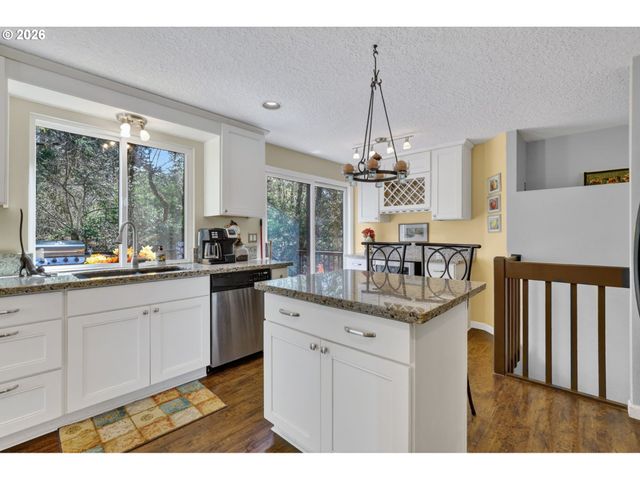 21155 Se FOSTER Rd, Damascus, OR 97089