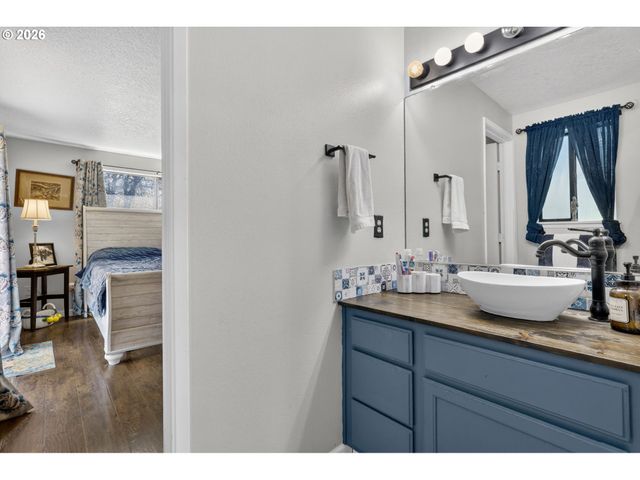 21155 Se FOSTER Rd, Damascus, OR 97089