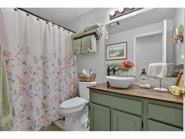 21155 Se FOSTER Rd, Damascus, OR 97089