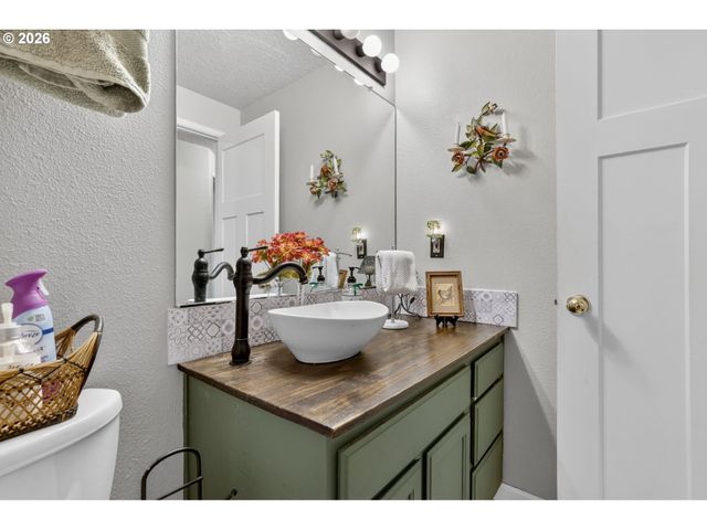 21155 Se FOSTER Rd, Damascus, OR 97089