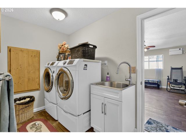 21155 Se FOSTER Rd, Damascus, OR 97089