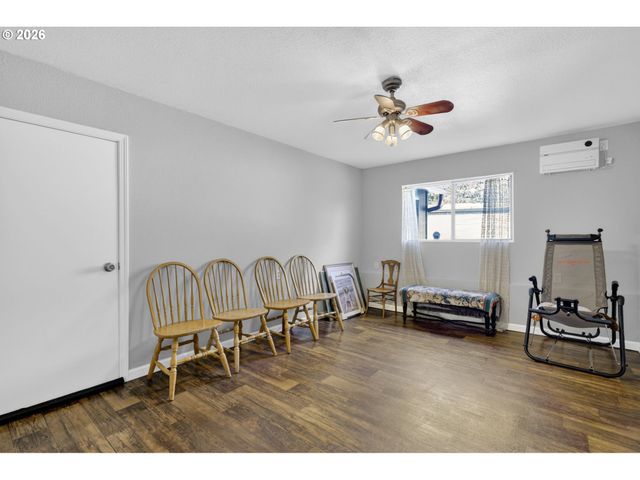 21155 Se FOSTER Rd, Damascus, OR 97089