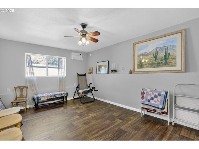 21155 Se FOSTER Rd, Damascus, OR 97089