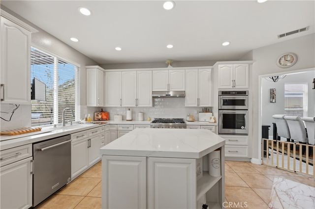 28304 Linda Vista Street, Canyon Country, CA 91387