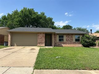 7213 Chatham Road, North Richland Hills, TX 76182