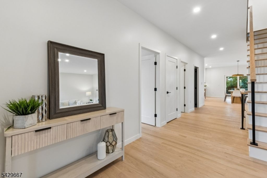 22 Reeve Cir, Millburn Twp., NJ 07041 — photo 2