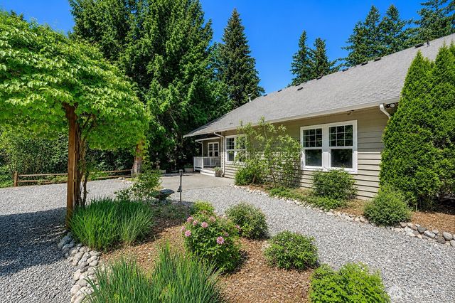 308 RIDGELAWN Place, Camano Island, WA 98282