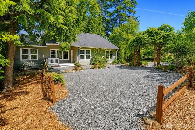 308 RIDGELAWN Place, Camano Island, WA 98282