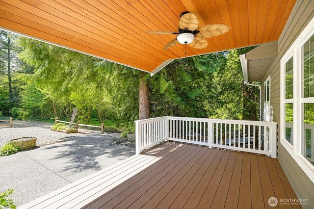 308 RIDGELAWN Place, Camano Island, WA 98282