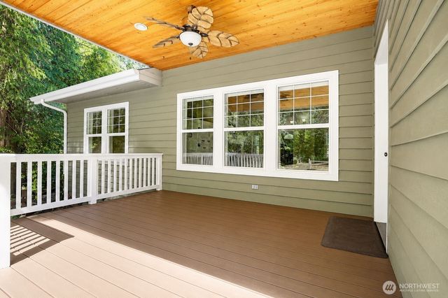 308 RIDGELAWN Place, Camano Island, WA 98282