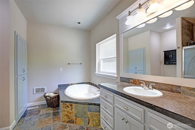 308 RIDGELAWN Place, Camano Island, WA 98282