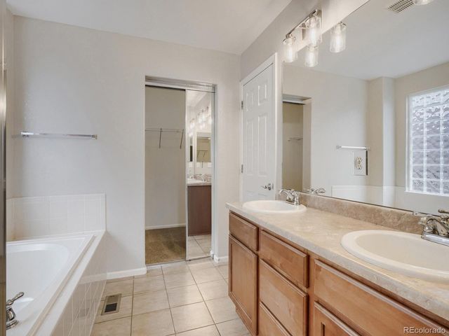 24625 E Chenango Dr, Aurora, CO 80016