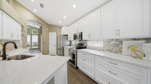 1607 HIGHLAND VIEW Court, Orange Park, FL 32203
