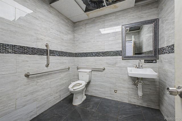 6907 Greenfield Road, Detroit, MI 48228