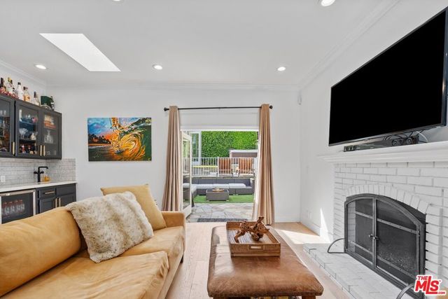 8335 Colegio Drive, Los Angeles, CA 90045