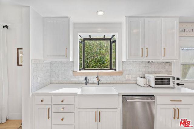 8335 Colegio Drive, Los Angeles, CA 90045