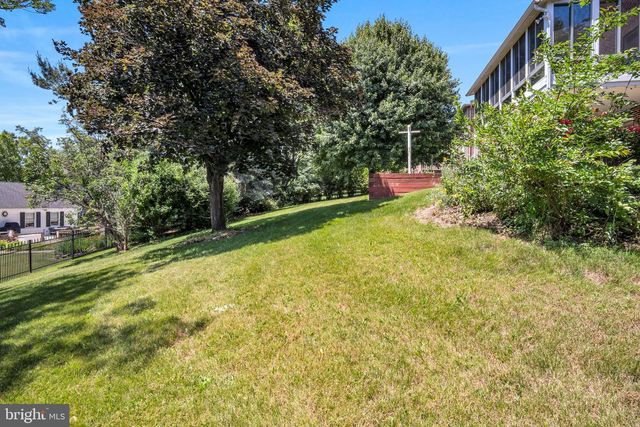 1210 E POWDERHORN RD, Mechanicsburg, PA 17050