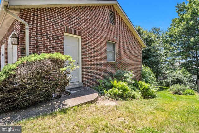 1210 E POWDERHORN RD, Mechanicsburg, PA 17050