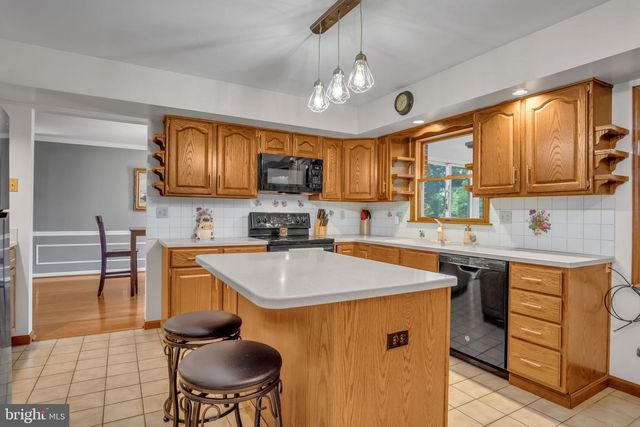 1210 E POWDERHORN RD, Mechanicsburg, PA 17050