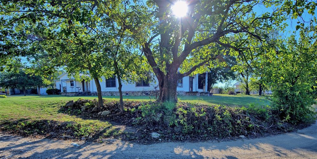 500 E Herndon Street, St Jo, TX 76265