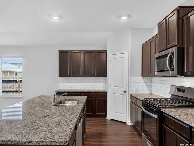 723 Overlook Rdg, Cibolo, TX 78108