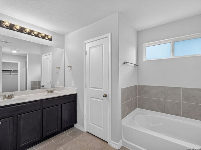 723 Overlook Rdg, Cibolo, TX 78108