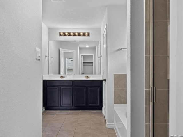 723 Overlook Rdg, Cibolo, TX 78108