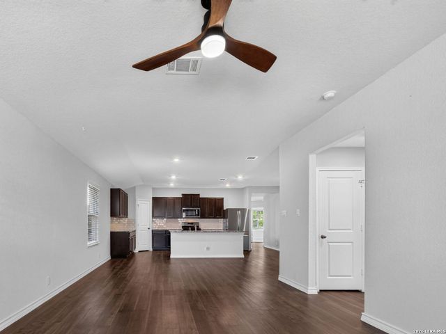 723 Overlook Rdg, Cibolo, TX 78108
