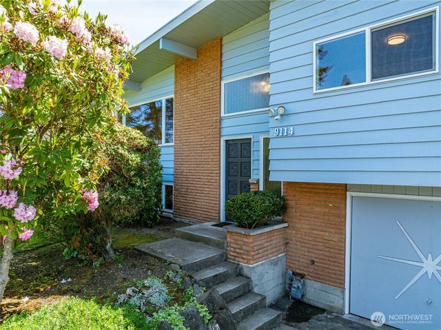 9114 207th Place SW, Edmonds, WA 98026
