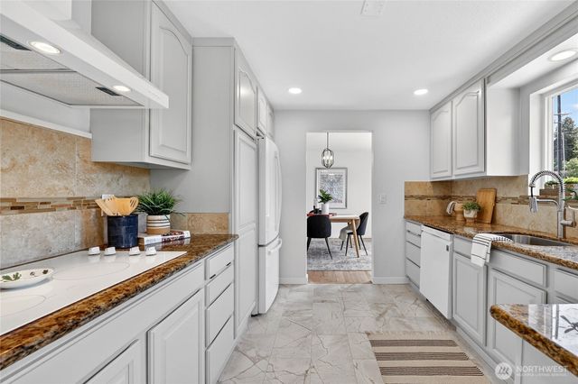 9114 207th Place SW, Edmonds, WA 98026