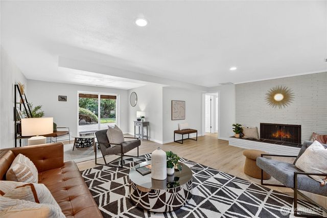 9114 207th Place SW, Edmonds, WA 98026