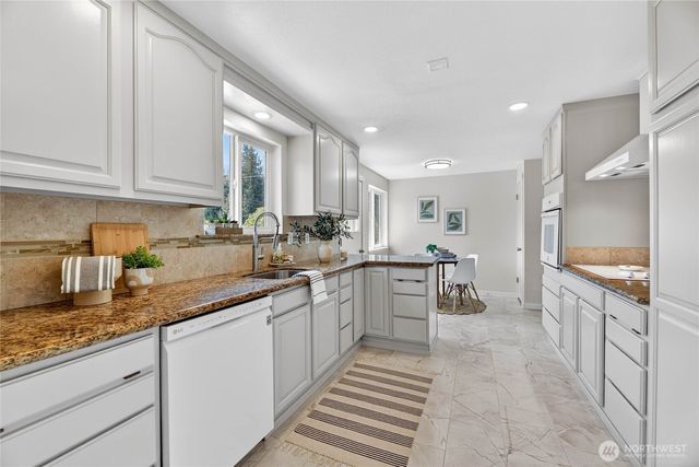 9114 207th Place SW, Edmonds, WA 98026