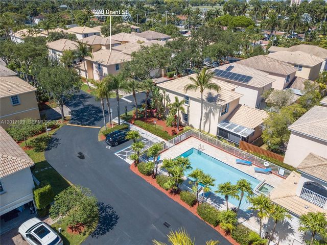 1240 Grant St, Hollywood, FL 33019