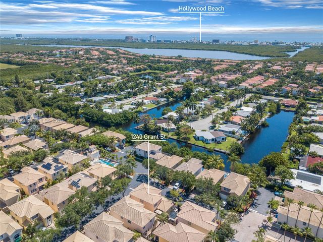 1240 Grant St, Hollywood, FL 33019