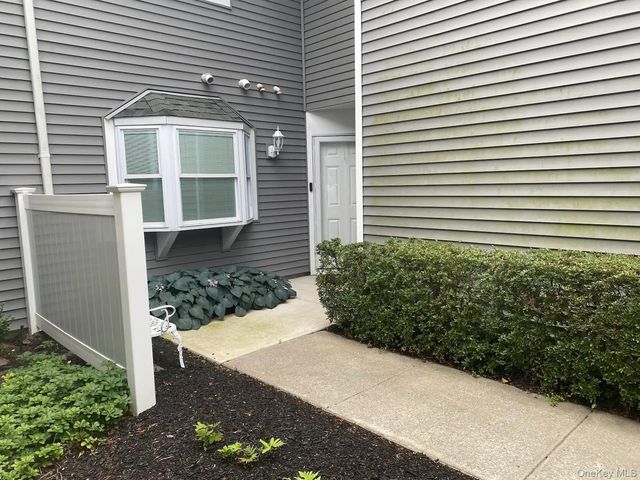 132 Captains Court, Moriches, NY 11955