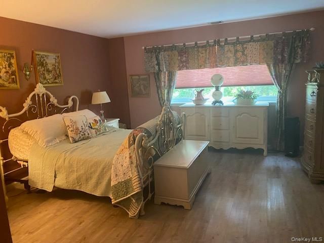 132 Captains Court, Moriches, NY 11955