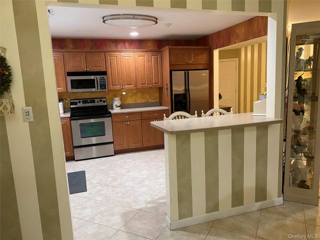 132 Captains Court, Moriches, NY 11955