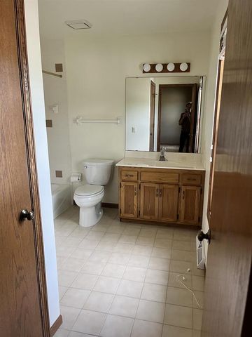 7002-7004 Longmeadow Road, Madison, WI 53717