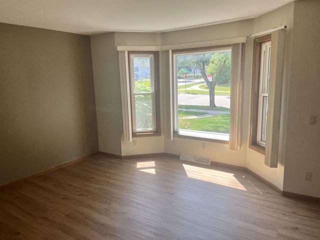7002-7004 Longmeadow Road, Madison, WI 53717
