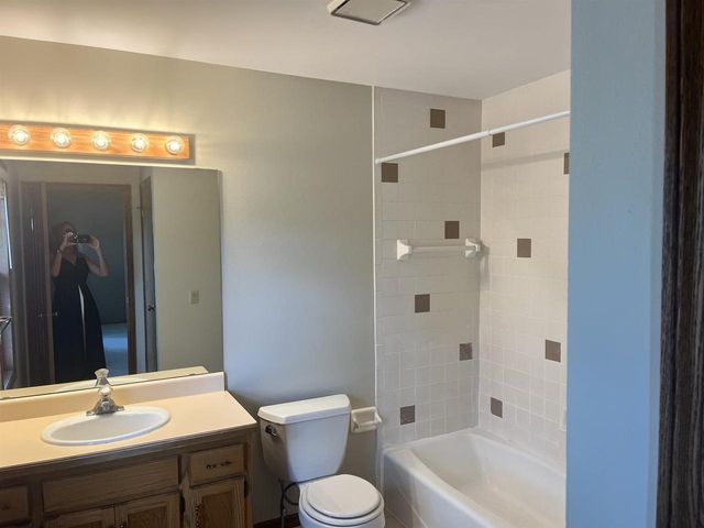 7002-7004 Longmeadow Road, Madison, WI 53717