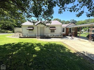 563 S 12th Avenue, Piggott, AR 72454