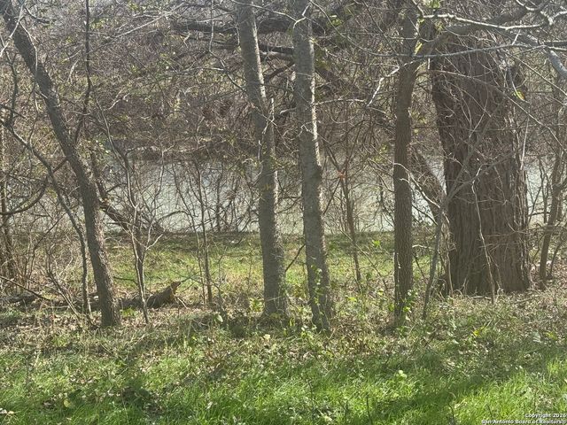 2469 County Road 232, Floresville, TX 78114