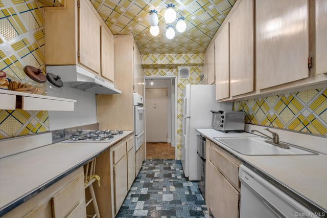 75-34 bell blvd 1c, Bayside, NY 11364