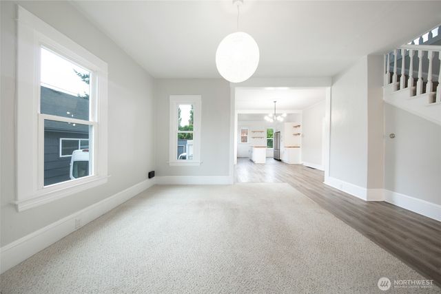6753 14th Avenue NW, Seattle, WA 98117
